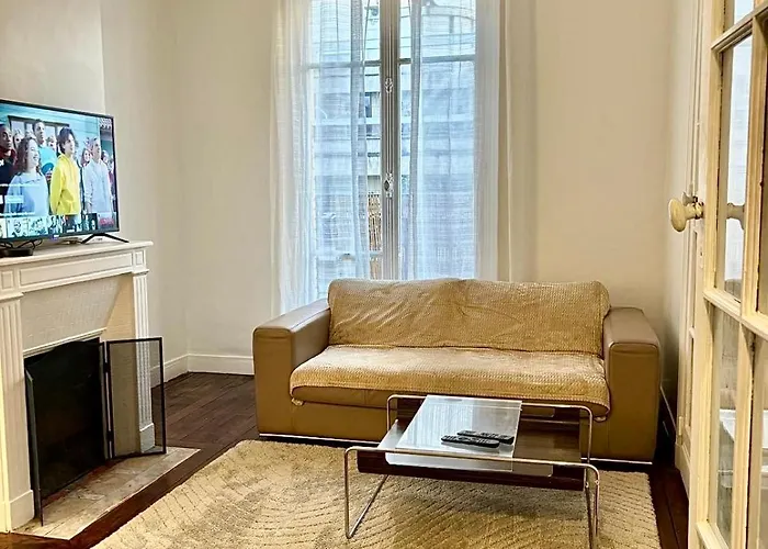 Guest House Tour Eiffel Paris