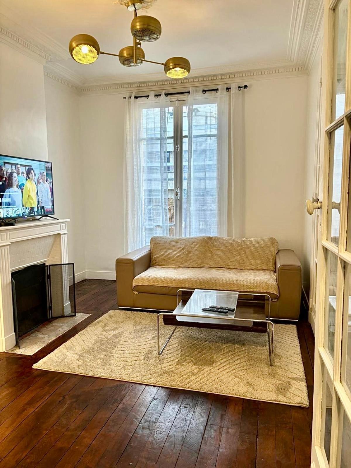 Tour Eiffel Apartment *