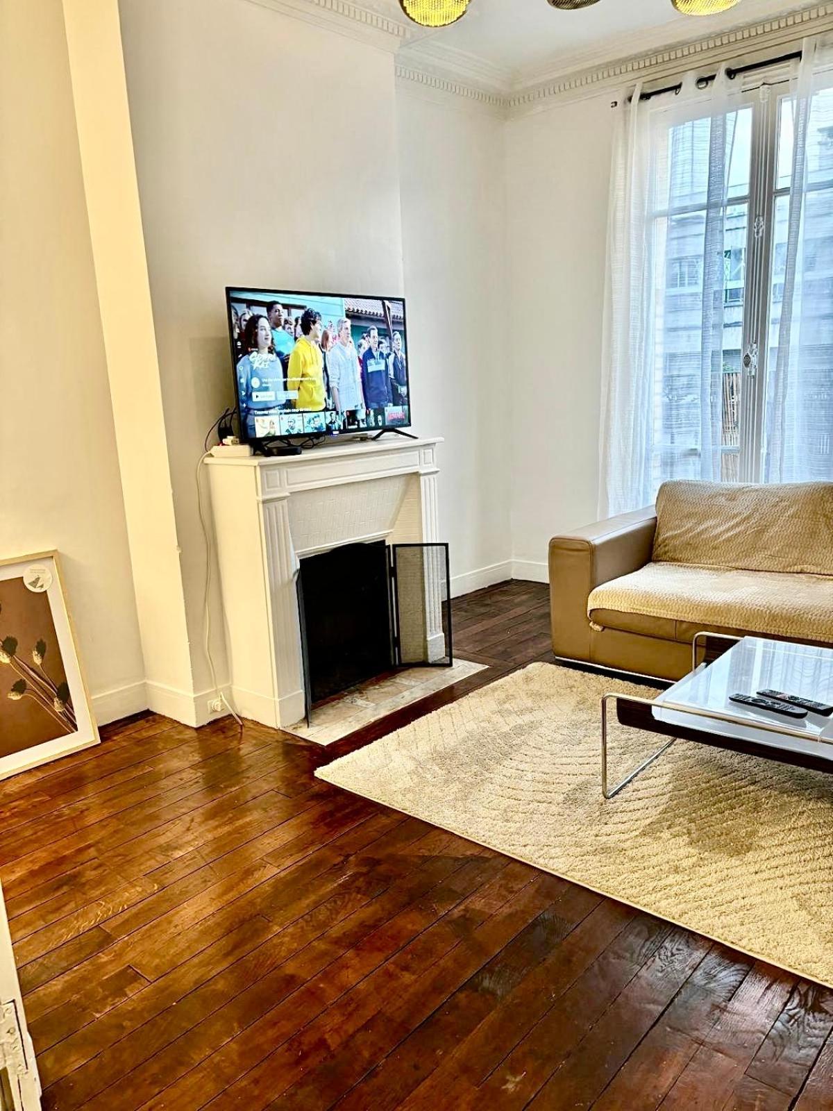 Apartment Tour Eiffel